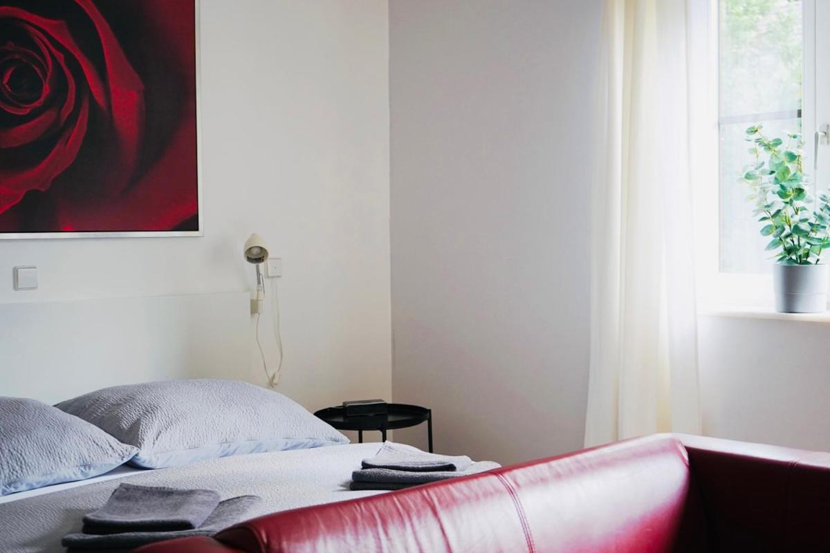 Haus Im Gruenen Fuer 6 Personen-3 Schlafzimmer- 3 Baedern -Waschmaschine-Grosse Terrasse- Vollausgestattete Kueche Wolfsburg Luaran gambar
